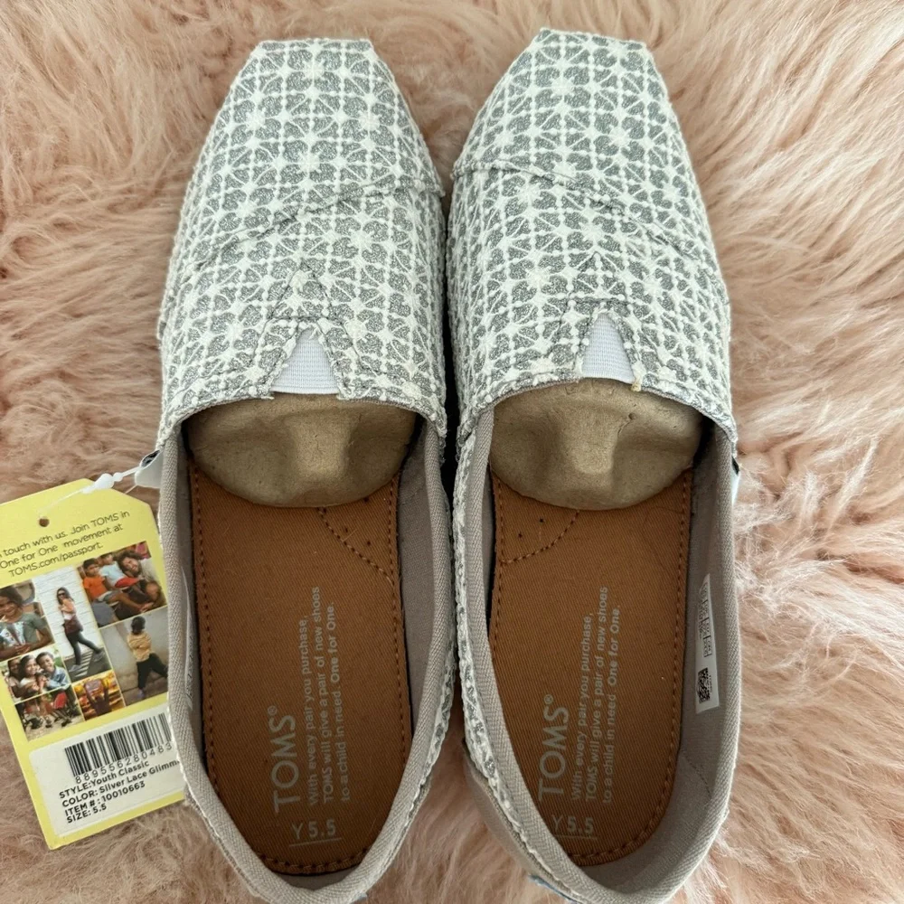 TOMS Kids' Silver Lace Glimmer Toms, New With Tags, Youth 5.5 (Women 7), Sparkly